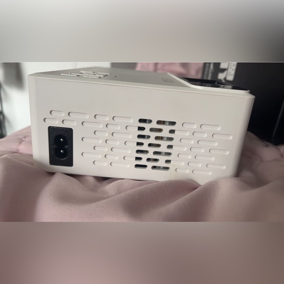 *mini projector* - Picture 3 of 6
